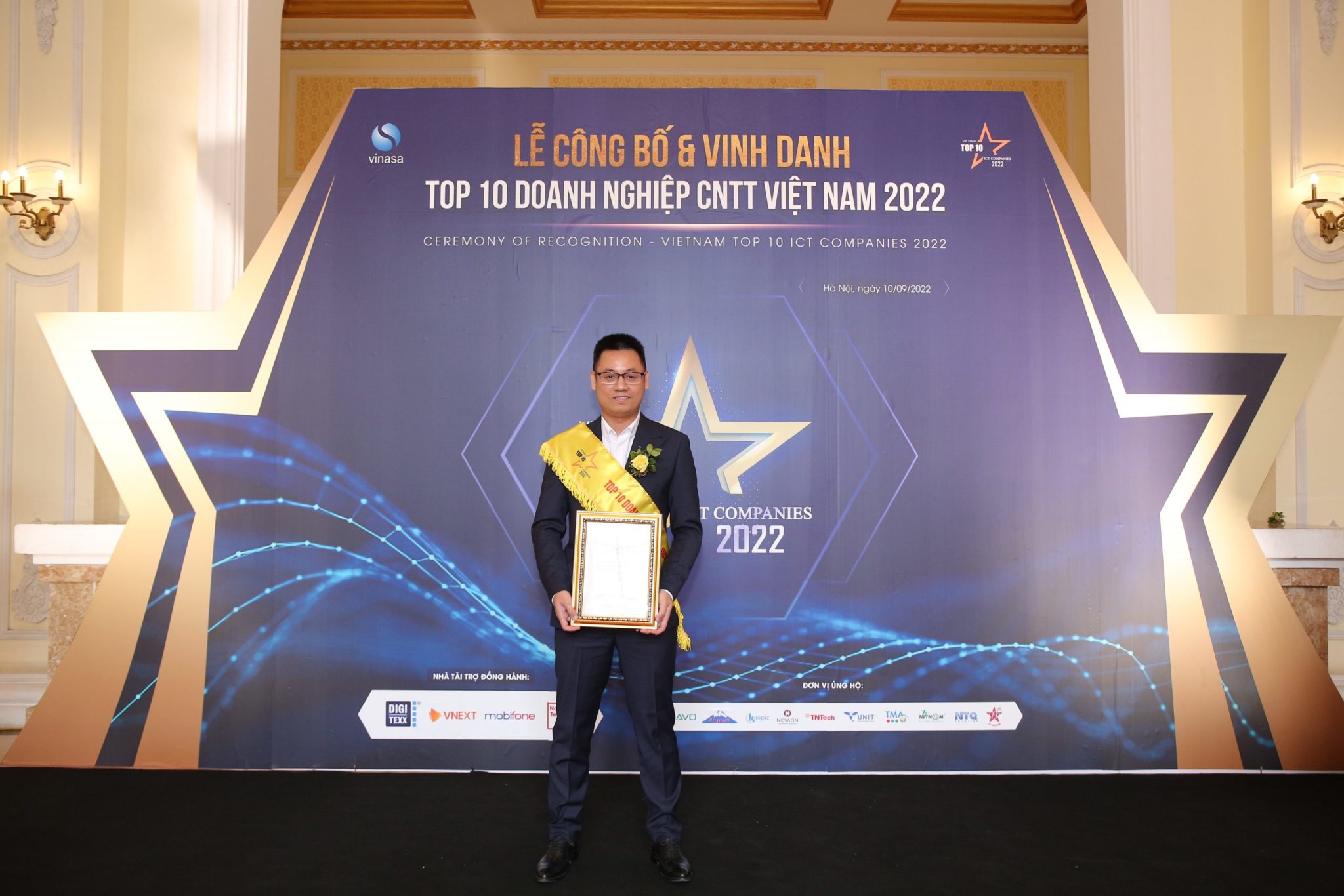 top-10-ict-vietnam-2022-sotatek-blockchain-service